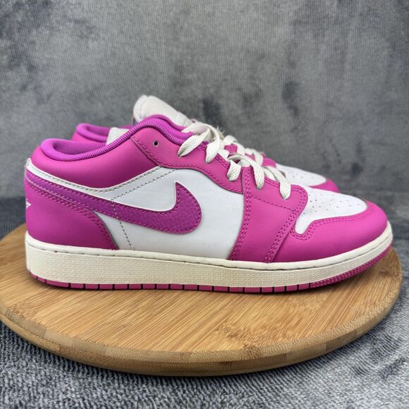 nike retro shoes pink